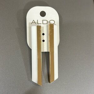 White and gold earrings